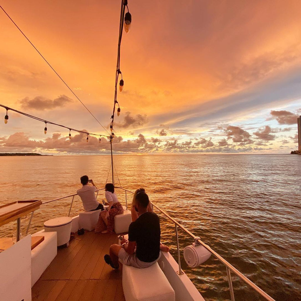 Tour en catamarán por la bahía de Cartagena con barra libre y puesta de sol caribeña