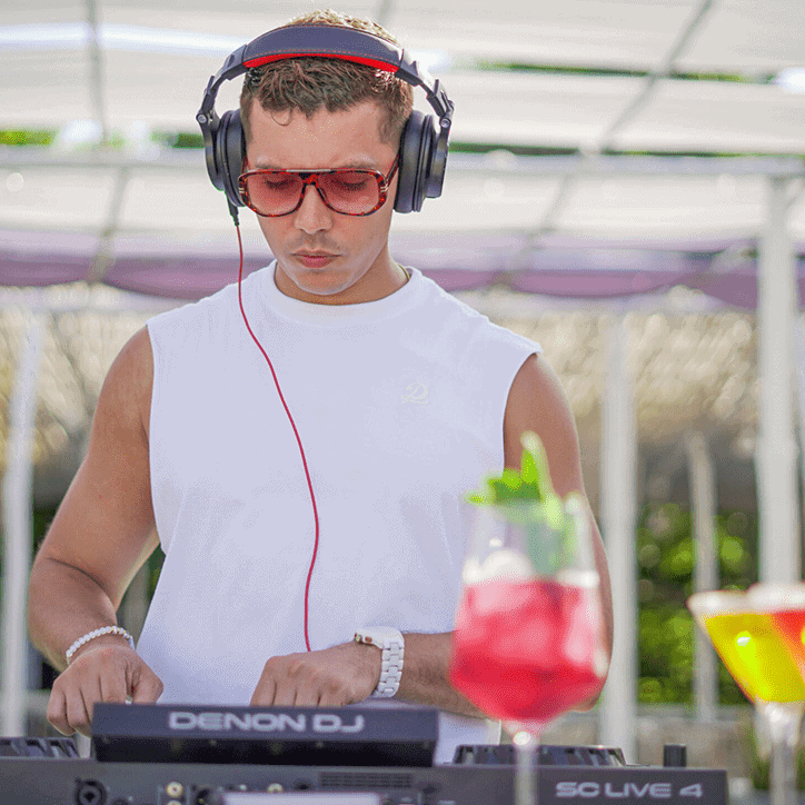 VIP Kabanna Beach Club Tierra Bomba