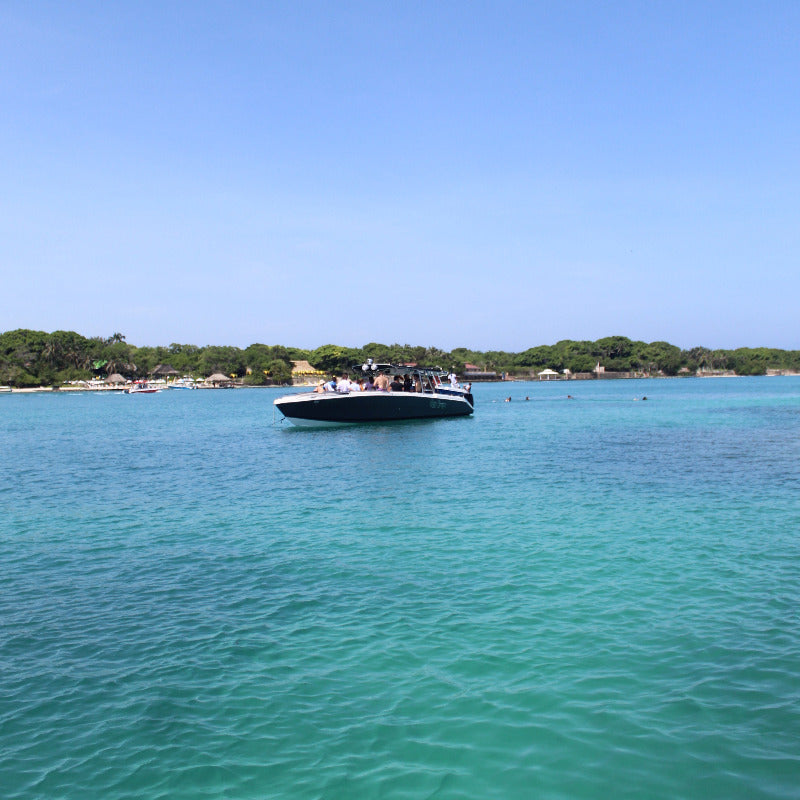 Alquiler de lancha privada por las Islas del Rosario